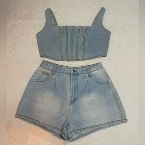 G.B. Women’s Stretch Light Blue Stonewashed Denim Short/Top Set. Size 7